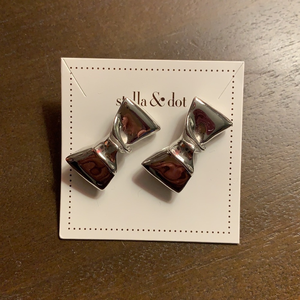 Stella & Dot Bow Studs NEW
